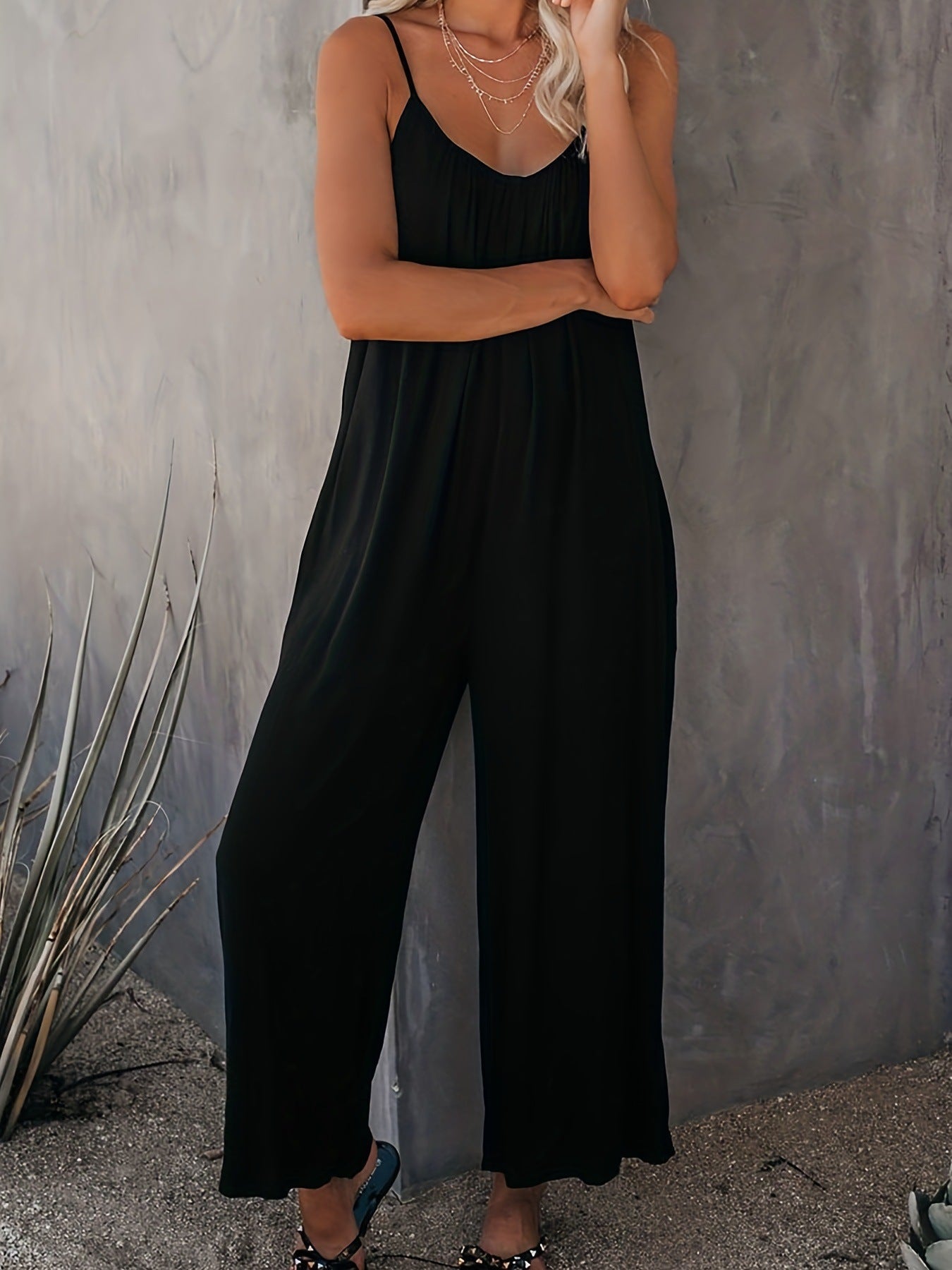 Solid color casual jumpsuit with pockets