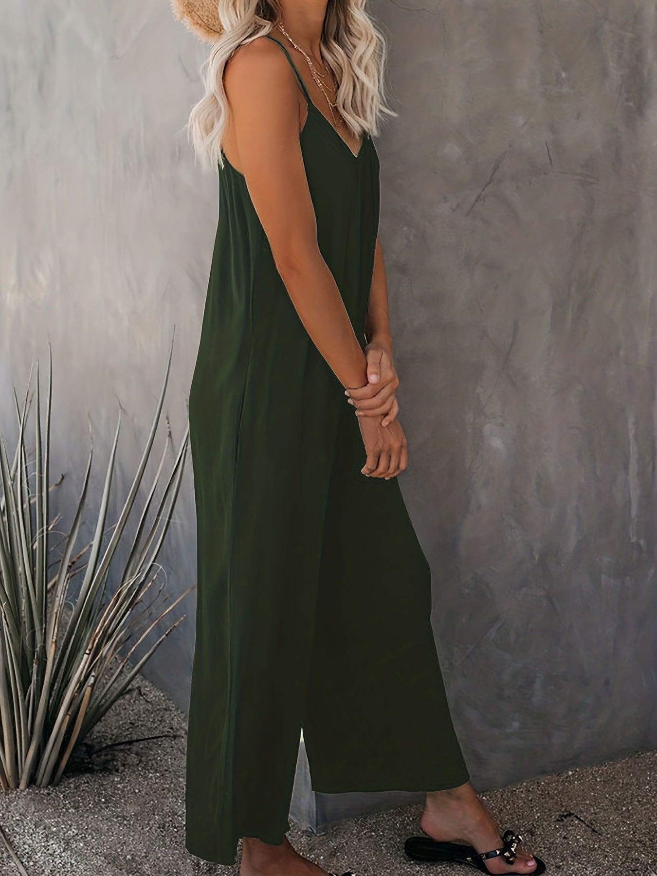Solid color casual jumpsuit with pockets