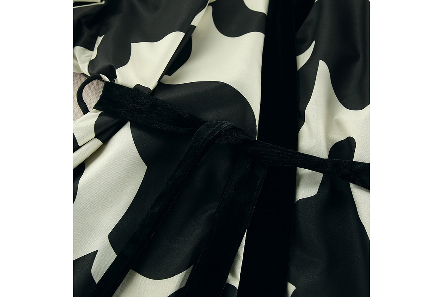 **Women's Loose-fitting Printed Long-sleeved Bathrobe**