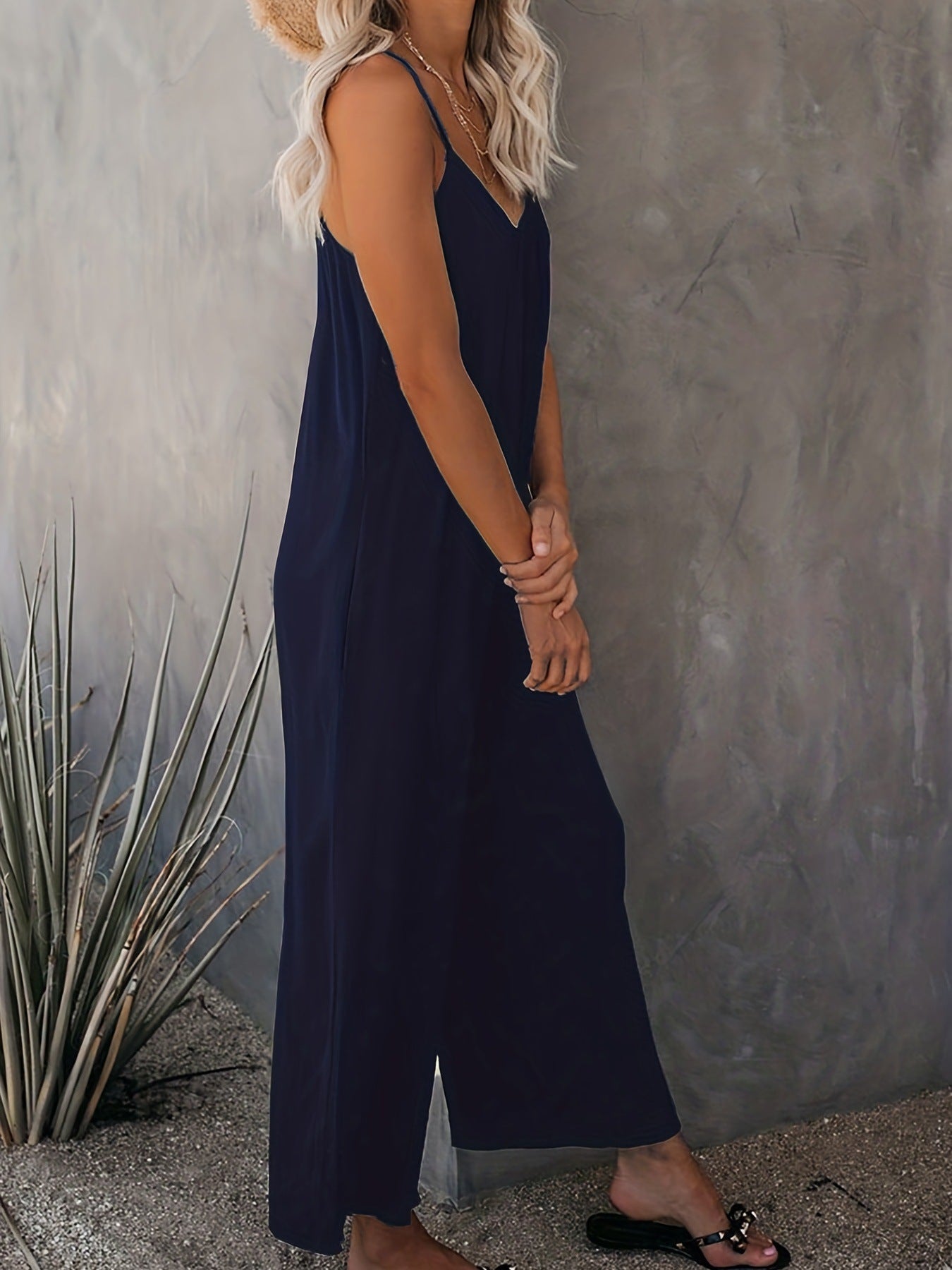 Solid color casual jumpsuit with pockets