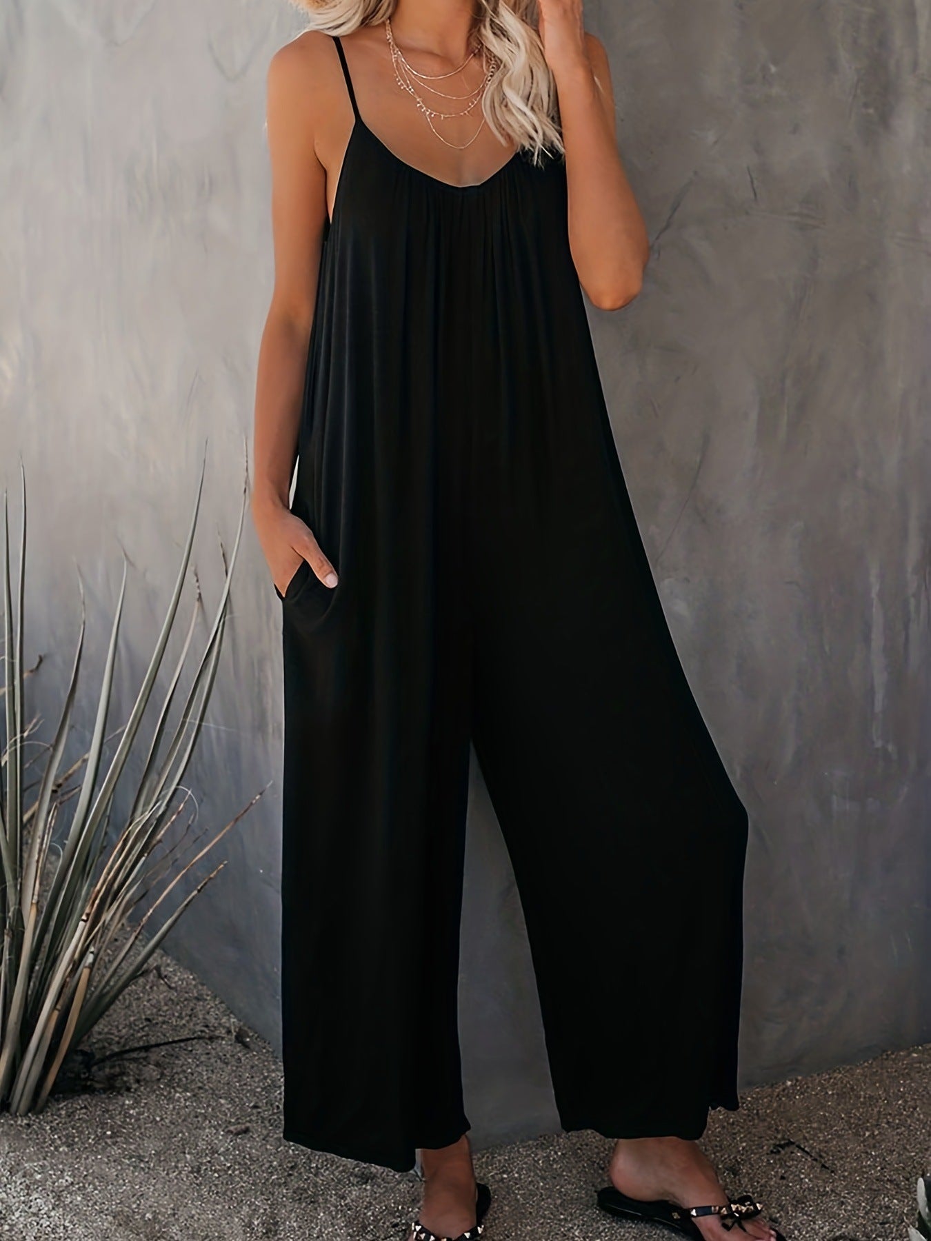 Solid color casual jumpsuit with pockets