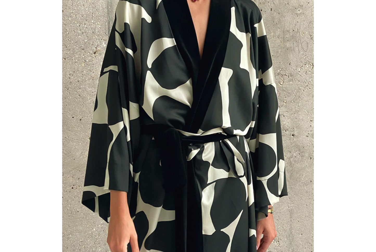 **Women's Loose-fitting Printed Long-sleeved Bathrobe**