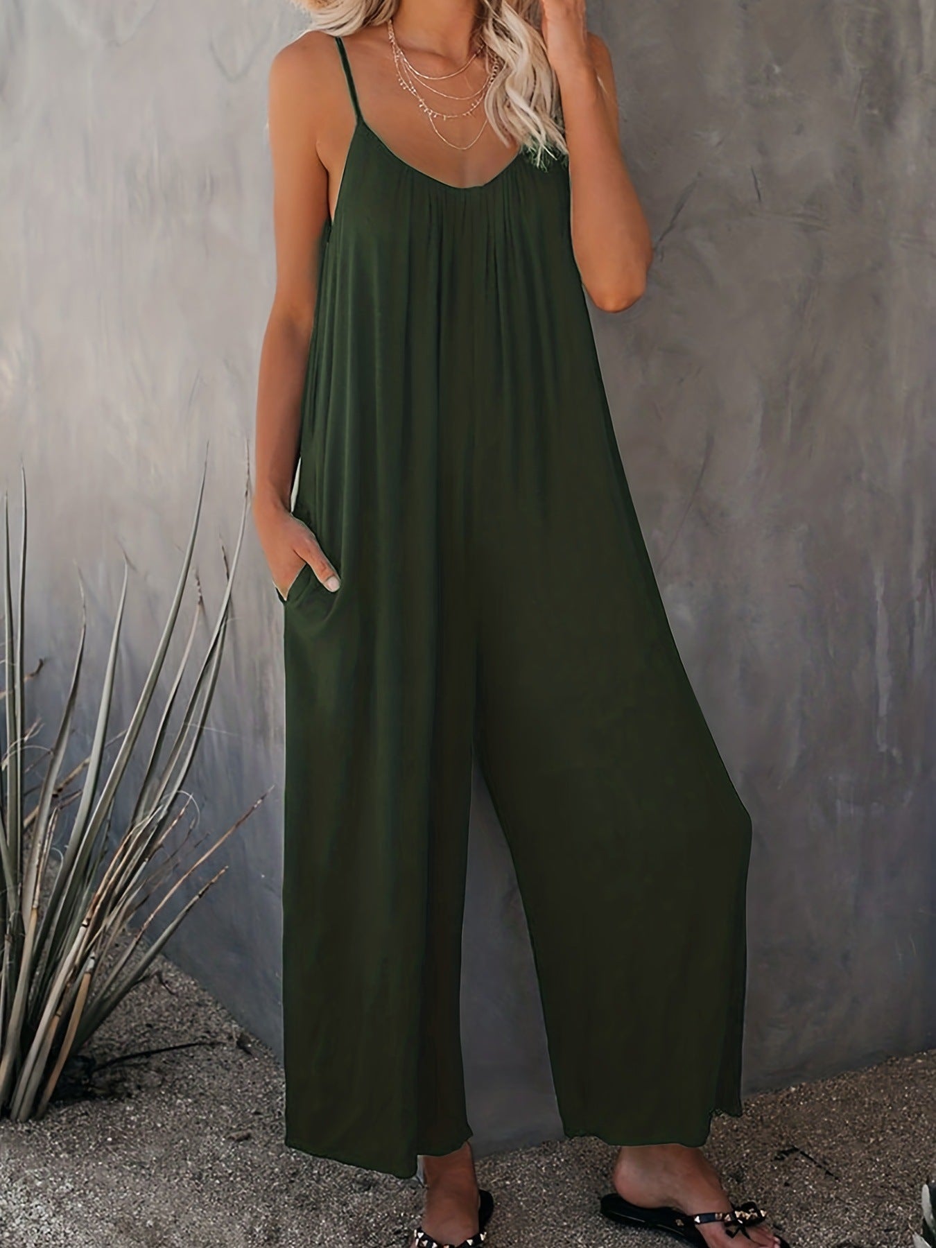 Solid color casual jumpsuit with pockets